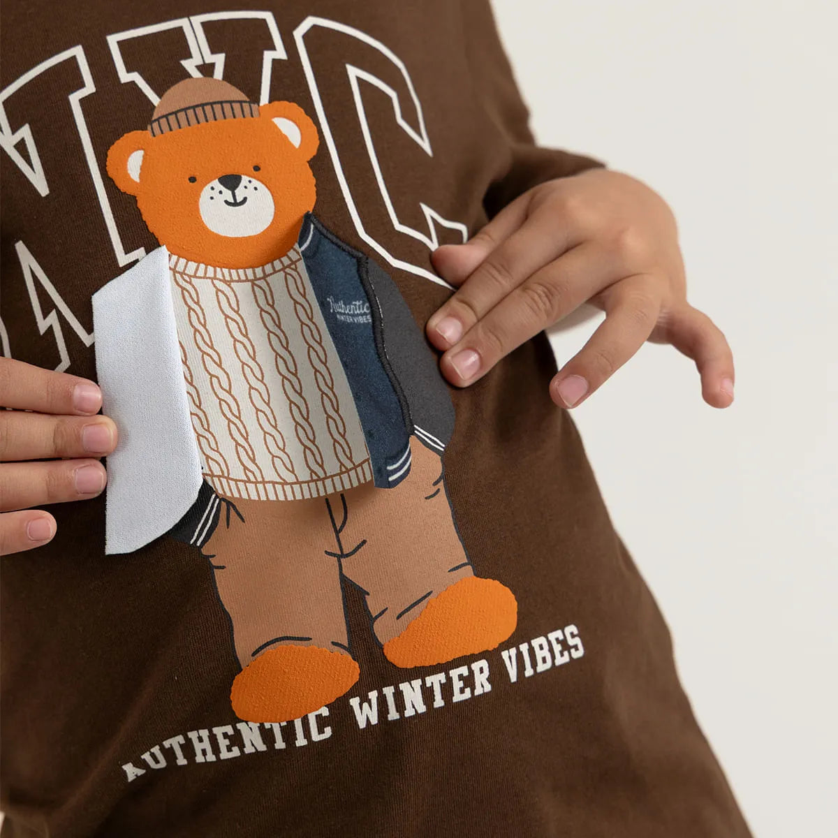 Camiseta Con Aplique Que Se Levanta